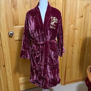 Pottery Barn Teen Harry Potter Gryffindor Plush Velvet Burgundy Robe, Size XXL.